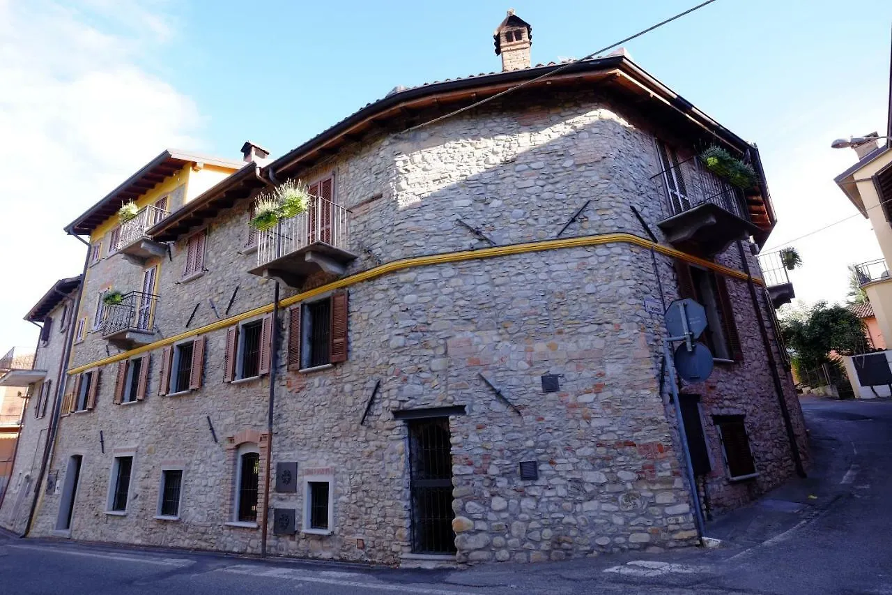 B&B La Corte Suites Salice Terme Bed & Breakfast
