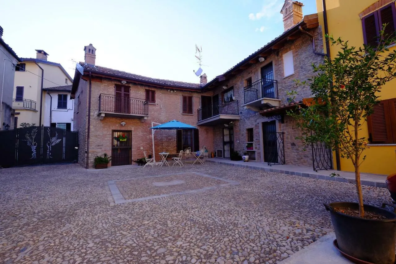 B&B La Corte Suites Salice Terme 3*,
